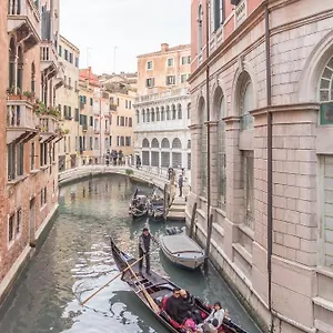 https://venice-ca-san-marco-canal-view.hotelinveneto.com